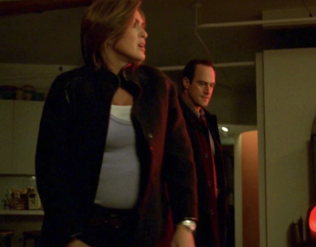 MikeeLange's tweet image. my fave thing about season 7 is everyone pretending Mariska isn’t pregnant