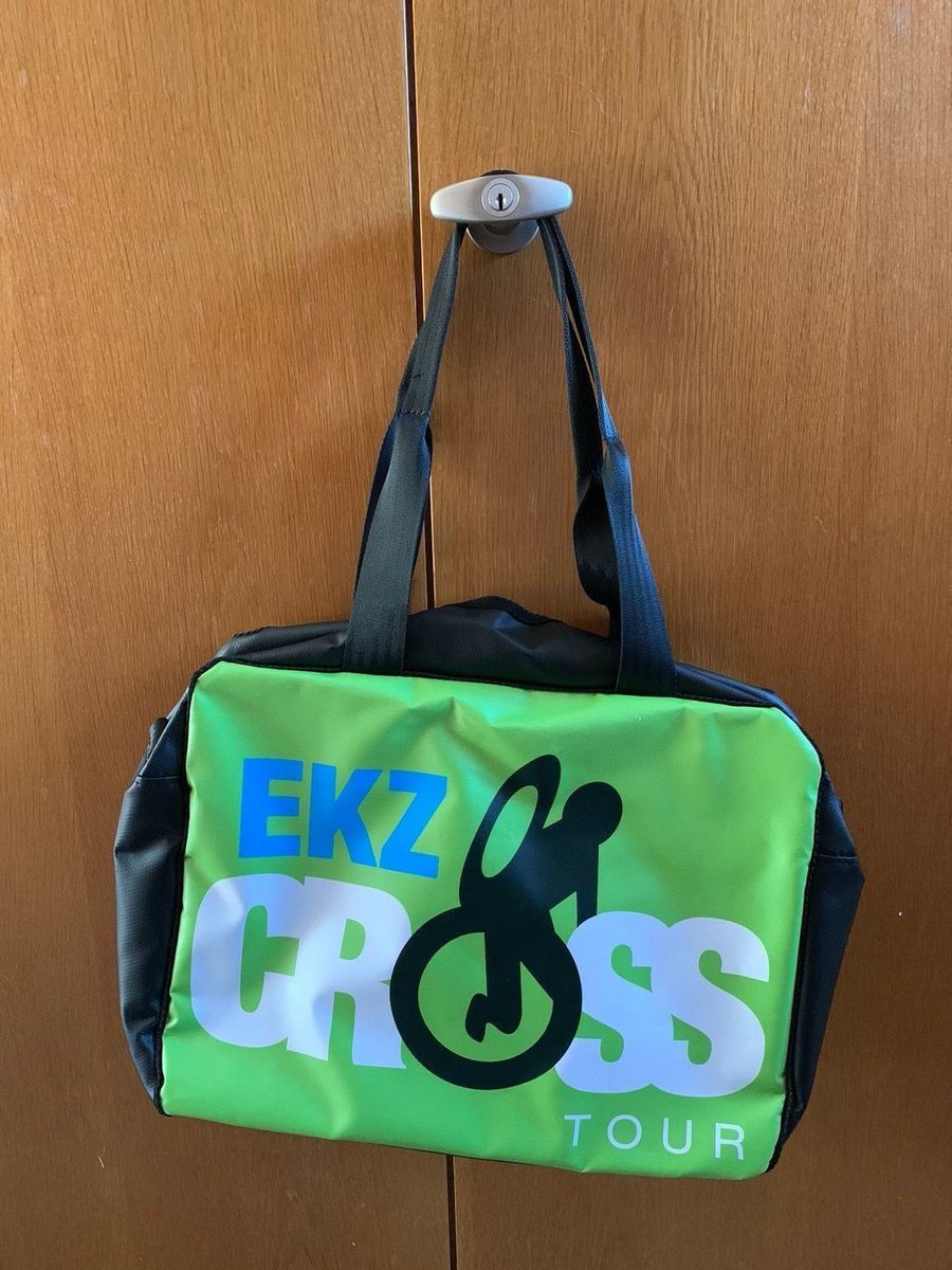 ekzcrosstour's tweet photo. Der VC Hittnau hat aus Werbebannern der @ekzcrosstour diverese Taschen herstellen lassen. Diese können auf @ricardo_ch ersteigert werden. Der Erlös kommt vollumfänglich dem Hittnauer Nachwuchs zu gute! 
Alle Taschen findest du hier zu finden:
https://t.co/pJhO0u6hMp https://t.co/JQJNzzmkTv
