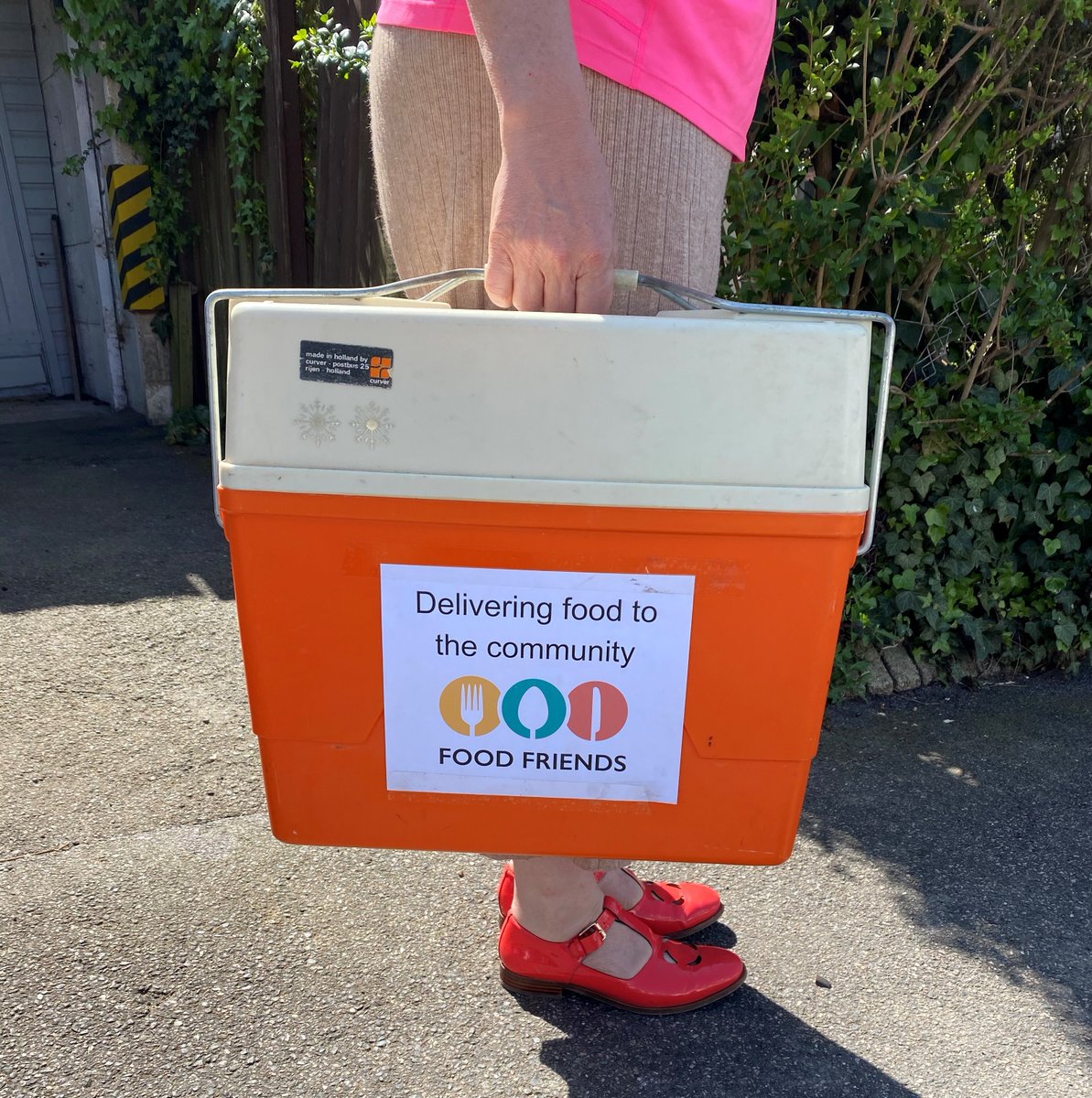 A huge shout out to all the local charities who are supporting the vulnerable members of our community <a href="/PilgrimsHospice/">Pilgrims Hospices</a> <a href="/Porchlight1974/">Porchlight</a> @CatchingLives <a href="/FoodFriendsUK/">Food Friends</a> <a href="/FoodBankCBury/">Canterbury FoodBank</a> <a href="/Medway_Foodbank/">Medway Foodbank</a>  please share others so we can clap for them all <a href="/UniKent/">University of Kent</a> <a href="/CanterburyCCUni/">Canterbury Christ Church University</a> #bekind