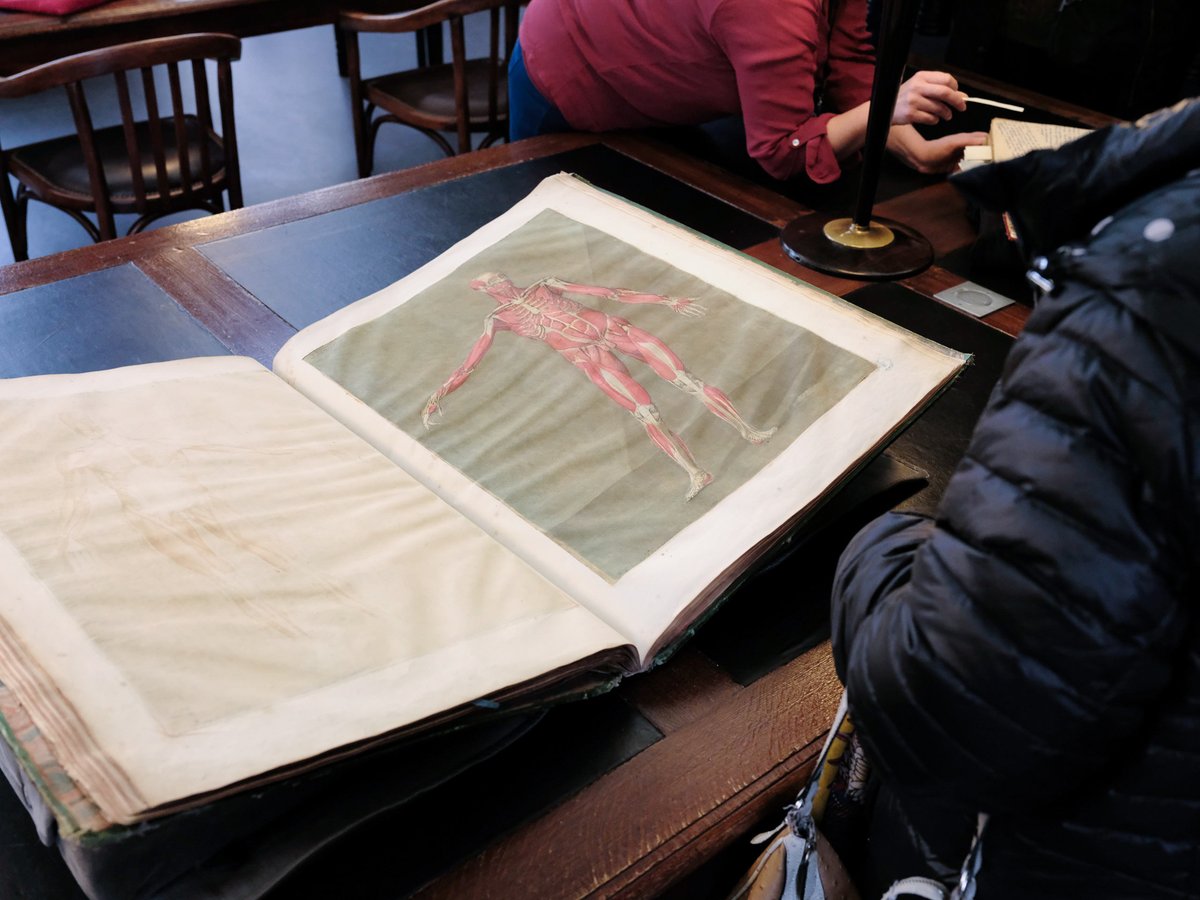 enbmn's tweet image. @bmnpatrimoine #aLaRepro #aLaReproArchive
 Accueil de classe en salle Stanislas. Gravure en couleur, Gautier Dagoty
voir zcu.io/ndZl