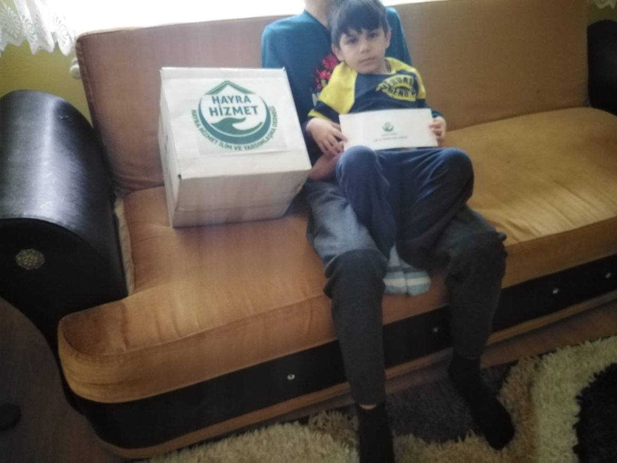 HayraHizmet's tweet photo. #EvdeKalTürkiye
#Korona'dan Dolayı #Ülkemizde 65 Yaş Üstü Ve İşten Çıkarılan Ailelerimize #Gıda Kolisi Ve #100_TL Nakit Yardım Teslim Edildi.
#Ramazan Ayı #Bağışlanma #Arınma #Bereket Ayı Gelin Sizlerde Hem Ülkemizde Hemde #Savaş Mağduru Kardeşlerimizi Unutmayalım. https://t.co/1B3JdtcMBQ