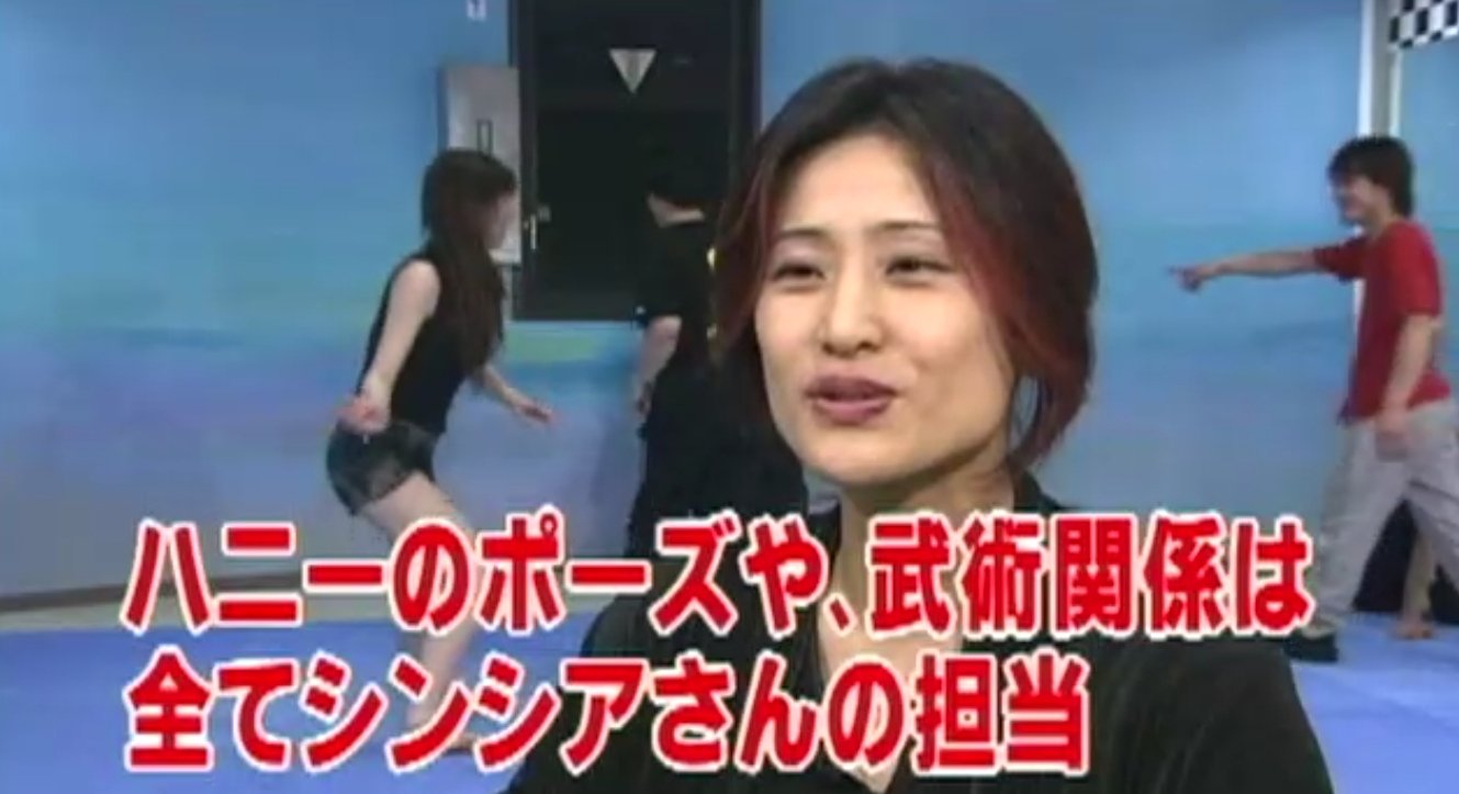吉村文庫 撮影は深夜0時から2時までの2時間 本当は庵野さんに はじめだけ見てもらって あとは私が撮ろうと思っていたのですが ファーストカットから最後まで全部庵野さんが指示してしまいあれよあれよと 結局庵野監督作品になってしまいましたw