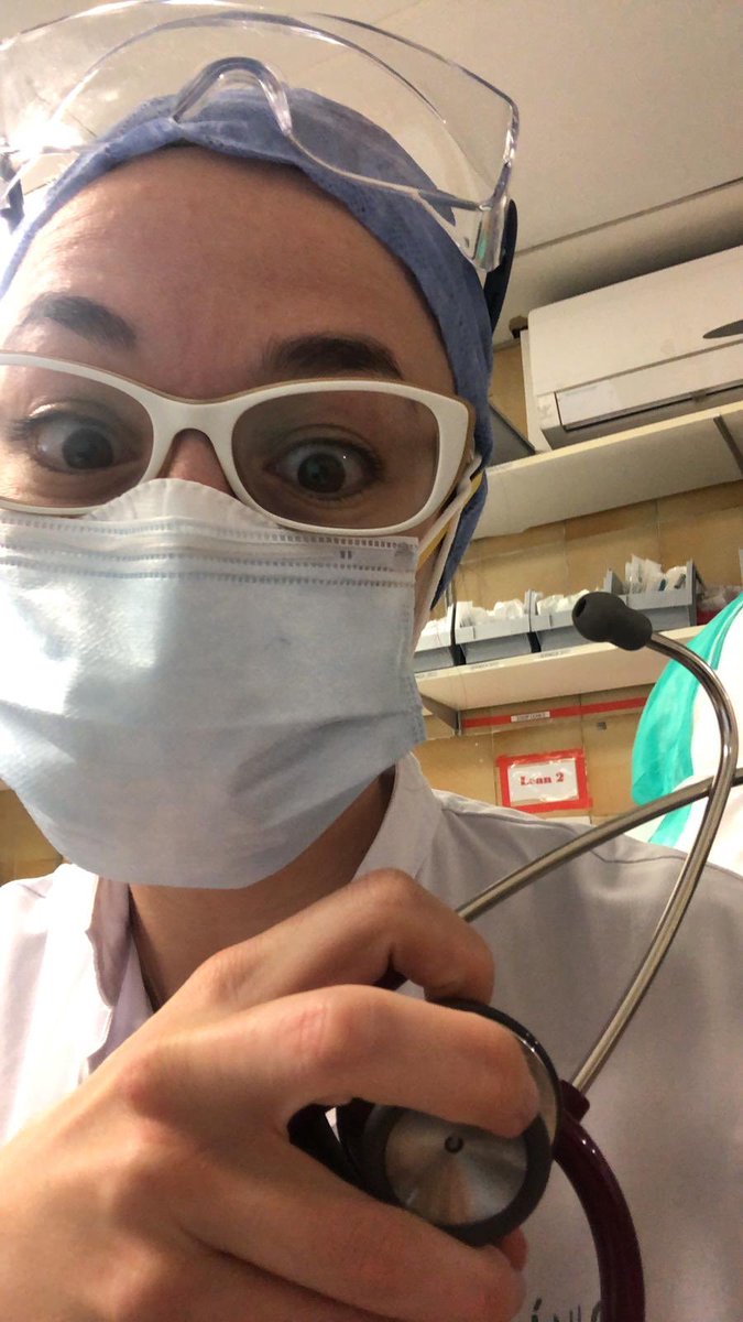 CotClinic's tweet photo. Els professionals de COT que van passar a medicina 1a línia Covid (9 adjunts i 4 residents) tornen a COT la propera setmana. Han fet una feina excel.lent. Gràcies pel vostre mestratge!! Valors humans, actitud, competències i treball en equip...l’essència de la nostra professió https://t.co/51ILOVEXBz