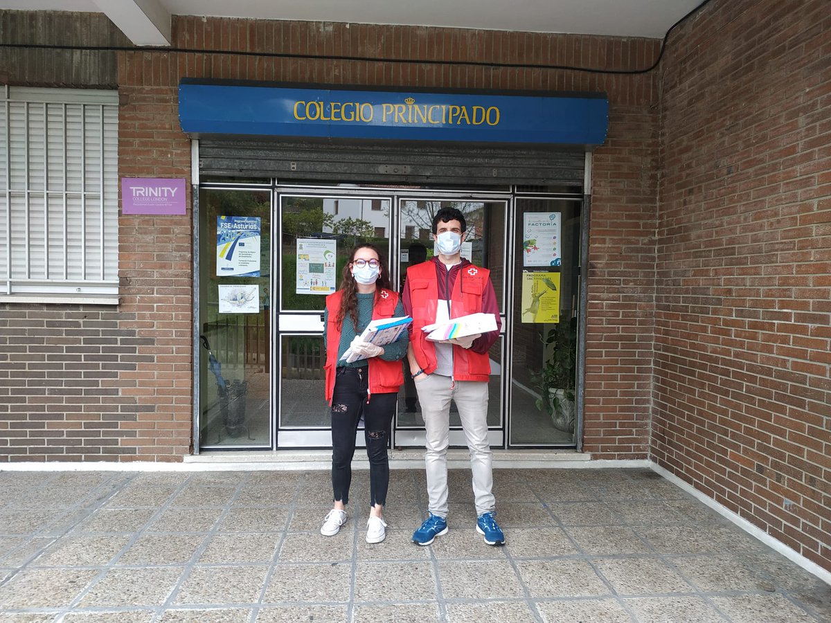 coleprincipado's tweet photo. Los voluntarios de @CRE_Juventud  inician la distribución de material educativo a las familias a las que no se ha podido llegar por medios telemáticos.¡ Gracias!. #CRJ #solidaridad #TodoIráBien @AytoAviles https://t.co/s9jOvxwTUs