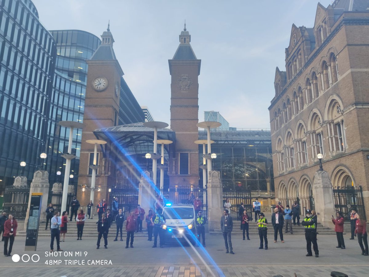 Thank you, thank you, thank you! Liverpool Street station has turned very blue with lots of thank you's ❤a lovely touch by @NetworkRailLST please only make essential journeys and follow guidelines on keeping safe whilst travelling.