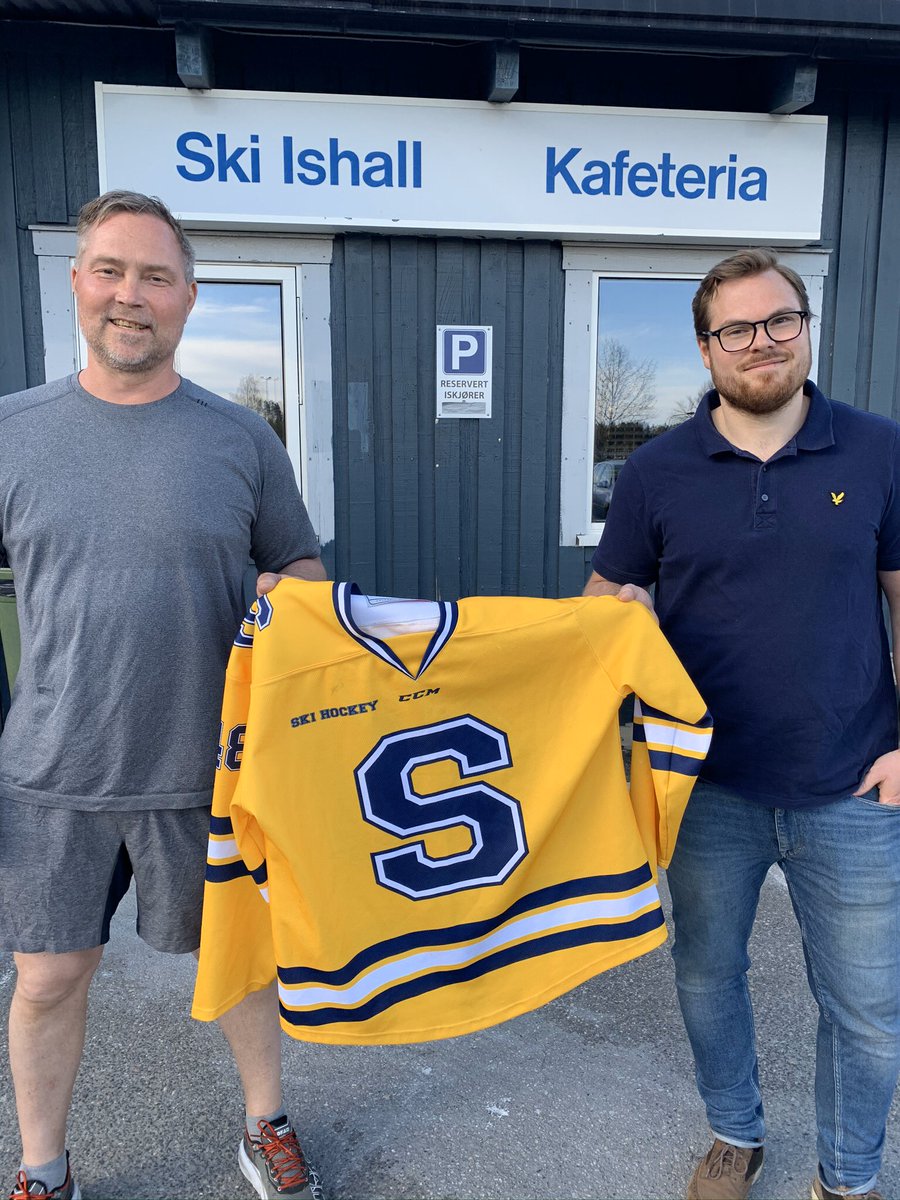 💛NY SIGNERING💙 
Vi ønsker Stian Høygård Aasen, fem ganger norgesmester 🏆🏆🏆🏆🏆 med Stavanger Oilers, velkommen til Ski Hockey ✍️🤩😍 🥳 #2hockey Foto: K.Thomas