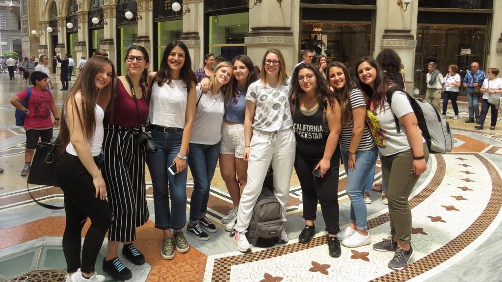 4typ1c4l's tweet photo. è proprio inspiegabile cosa siamo riuscite a costruire insieme in cinque anni.
“zone diverse, vite diverse,
ma unite dallo stesso interesse.”💛 https://t.co/JoiRvghug1