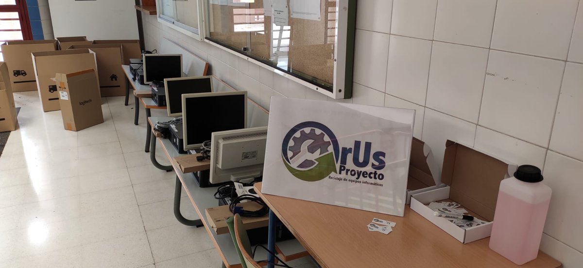 iesguadalpin's tweet photo. Gracias al #ProyectoOrUs de reciclaje de ordenadores, hoy hemos podido enviar 24 equipos para romper la brecha digital en el alumnado del @iesguadalpin https://t.co/J49DJuTuDj
