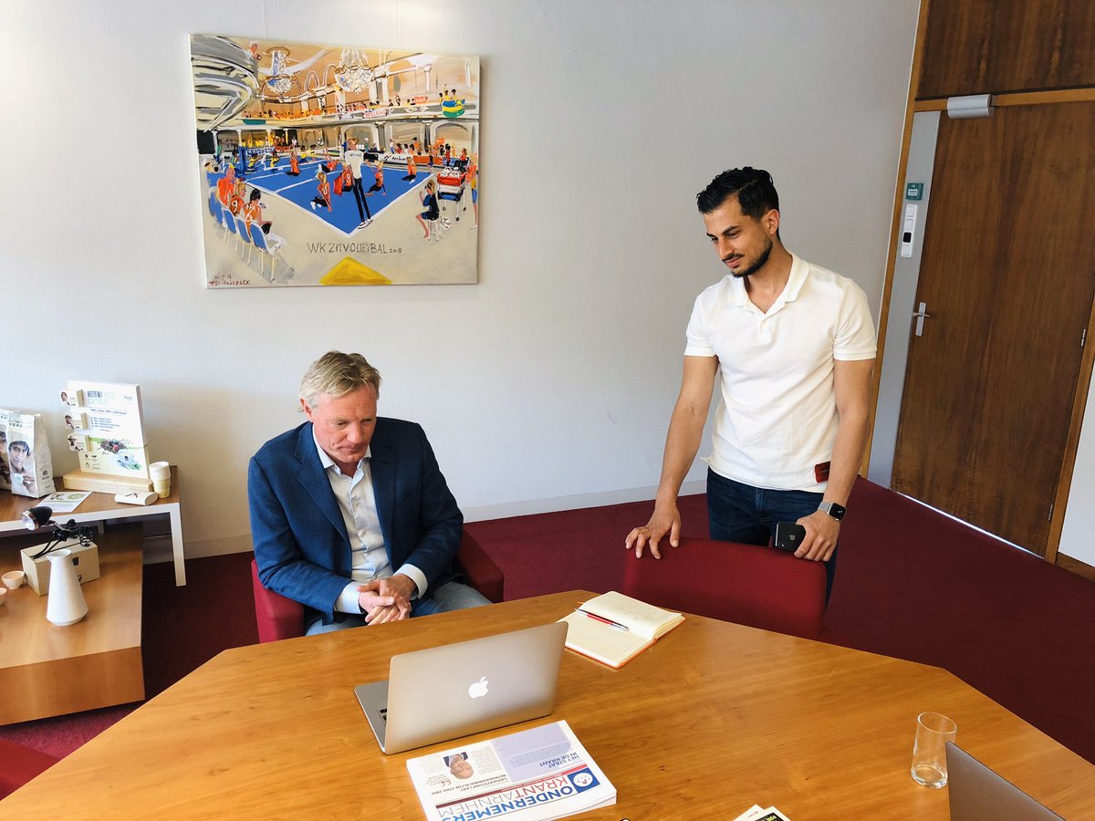 Dat ging prima!💻☕️

Na een oproepje gister ging wethouder <a href="/DellenJan/">Jan van Dellen</a> vanmorgen op de digitale koffie bij o.a. drie ondernemers, een student, <a href="/InfoOka/">OKA</a>, re-integratiebureau en <a href="/MijnVitesse/">Vitesse</a> Business Club.

Ik vind het belangrijk dat we met z’n allen, dus..1/2