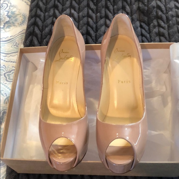So good I had to share! Check out all the items I'm loving on <a href="/Poshmarkapp/">Poshmark</a> from <a href="/bunni02/">klj</a> <a href="/faithfilledbabs/">Barbara Gilbert</a> #poshmark #fashion #style #shopmycloset #sesamestreet #jcrew #christianlouboutin: posh.mk/CdosRffhm4