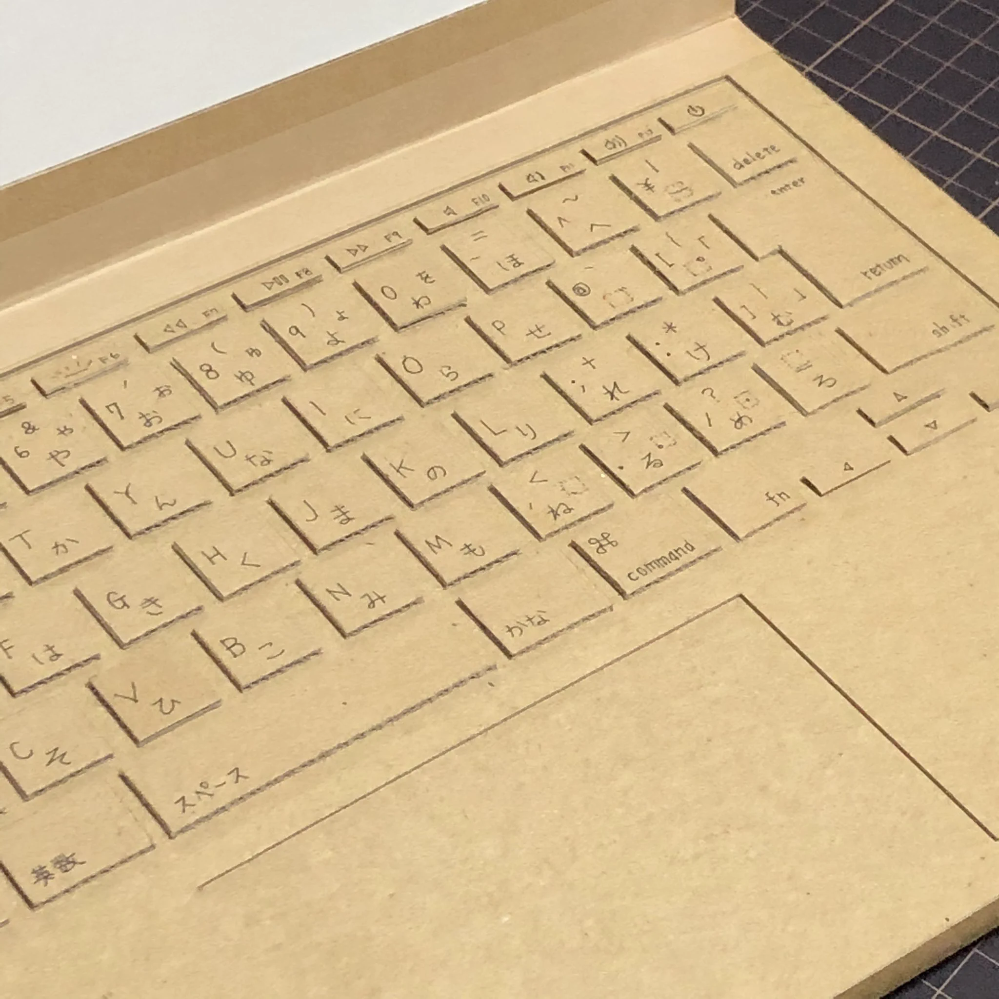 【キーボードまで再現】段ボールで作ったパソコンが本物そっくりだと話題に