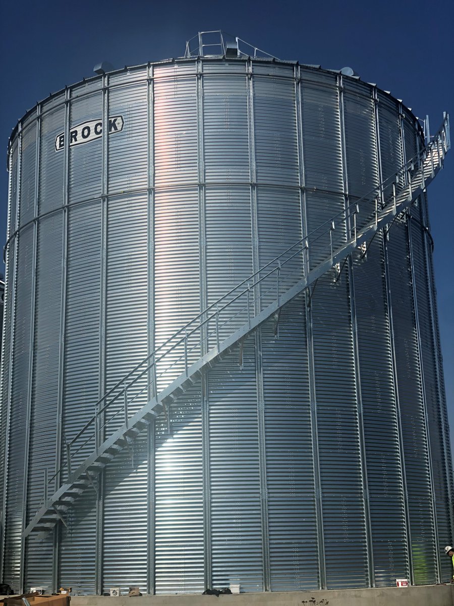 DBAgroSystems's tweet image. Ain&apos;t she a beaut, Clark? 
#BinBuildingSeason
#WeBuildSolutions