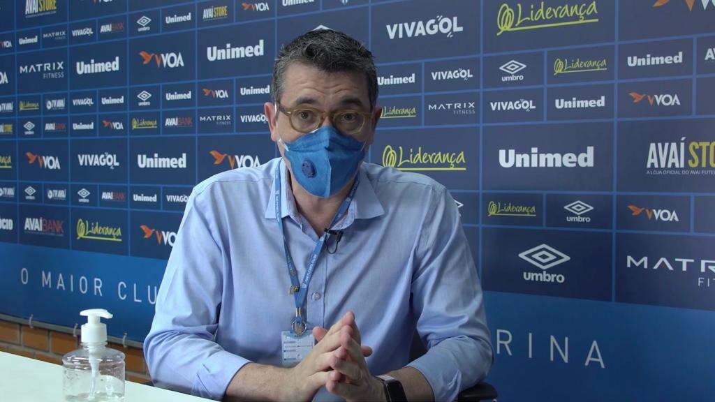 GloboEsporteSC's tweet photo. LIVE
Hoje, às 14h, iremos entrevistar o médico Luis Fernando Funchal, responsável pela elaboração do protocolo médico para a retomada do Campeonato Catarinense. 

Você pode fazer perguntas através da #livesc

https://t.co/U6IxK87Cgr https://t.co/MaEHzcq16n