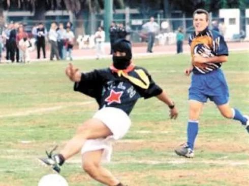 Tal fue el impacto mediatico de los combatientes de la selva Lacandona que en 1999 se organizó un partido de fútbol entre guerrilleros y ex futbolistas entre ellos Javier Aguirre, simpatizante del movimiento armado.