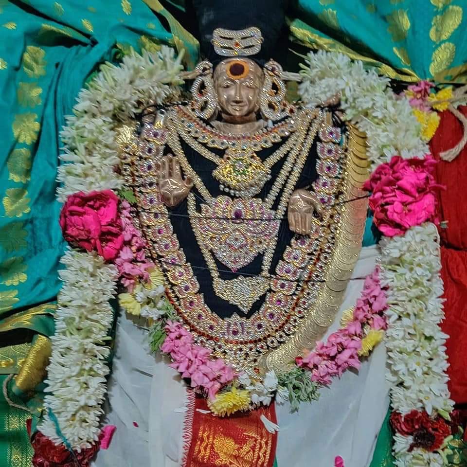 Both मूर्ति-s of महादेव side by side: 1.  https://m.facebook.com/abiramesh...  https://m.facebook.com/abiramesh...