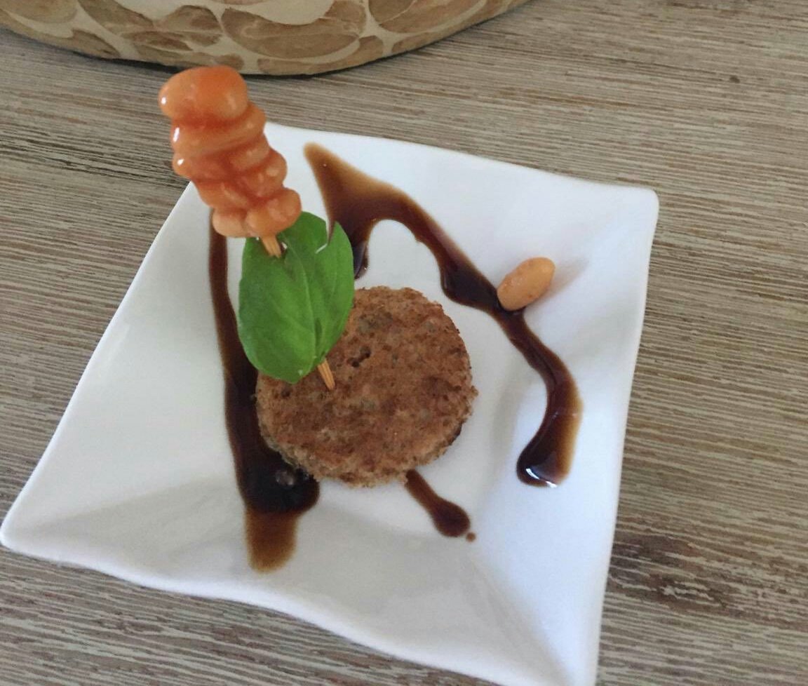 MartynMcL's tweet photo. My daughter's teachers set themselves a lockdown challenge of making a fine dining version of beans and toast, with the kids voting on the winners. https://t.co/9HvVR3Nsik