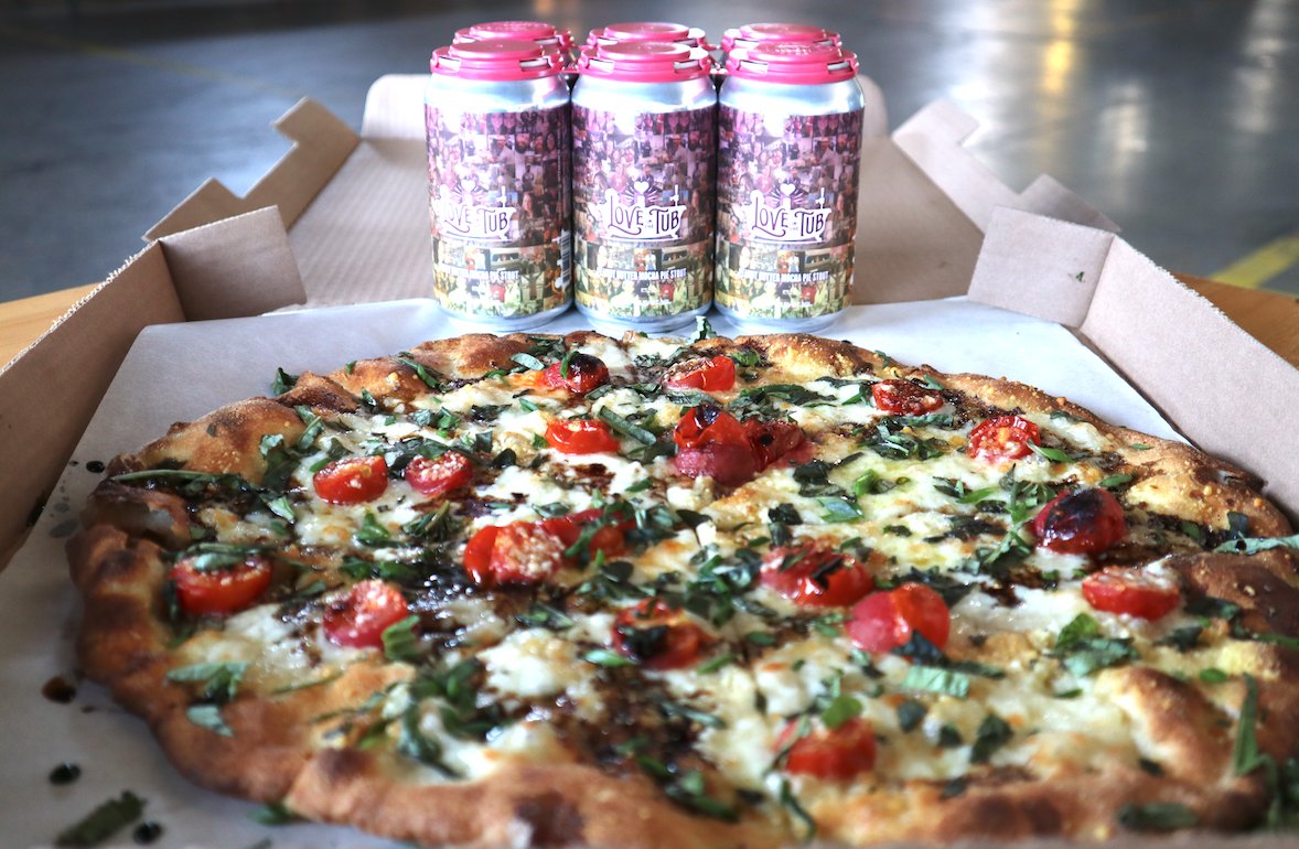 TaftsBrewingCo's tweet photo. Everybody knows Friday night is pizza night.
Add a 6-pack or growler to your online order for pick-up: https://t.co/hVI2ylErzM https://t.co/kYitdaZpYj