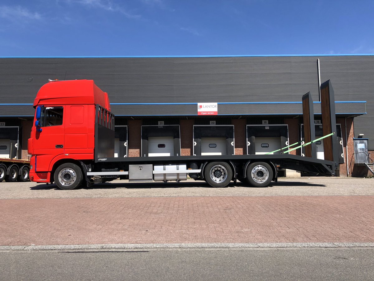 BoschVeenendaal's tweet photo. Zojuist deze oprij laadbak met hydraulische oprijrampen afgeleverd. Van Dam sloopwerken veel veilige kilometers gewenst! https://t.co/outAYRJArw