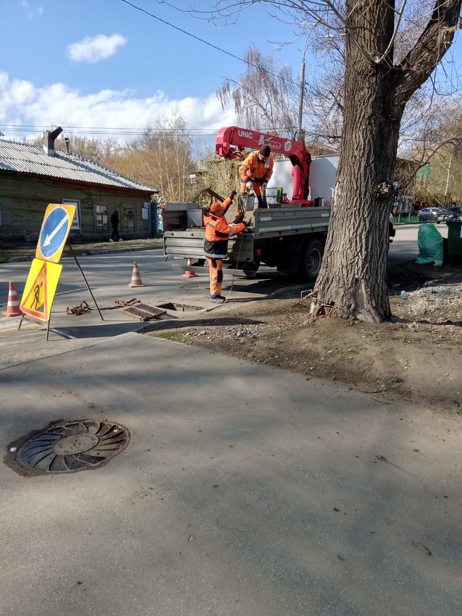 Очистка дождеприемного колодца на ул. Ленинская/ ул. Венцека