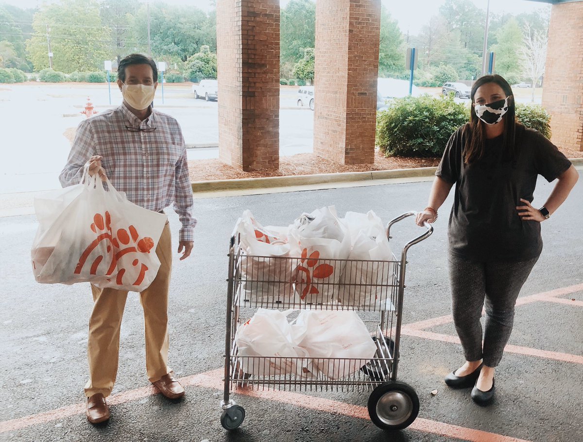 CFAStatesboro's tweet photo. Thank you so much, Statesboro Board of Realtors, for letting us help you with breakfast for the hospital! ♥️ We appreciate your kindness as well as the service of healthcare workers! #thelittlethings #essentialworkers #cfaboro #alittlekindness #statesboro #fridaymorning https://t.co/47r6IdCTcM