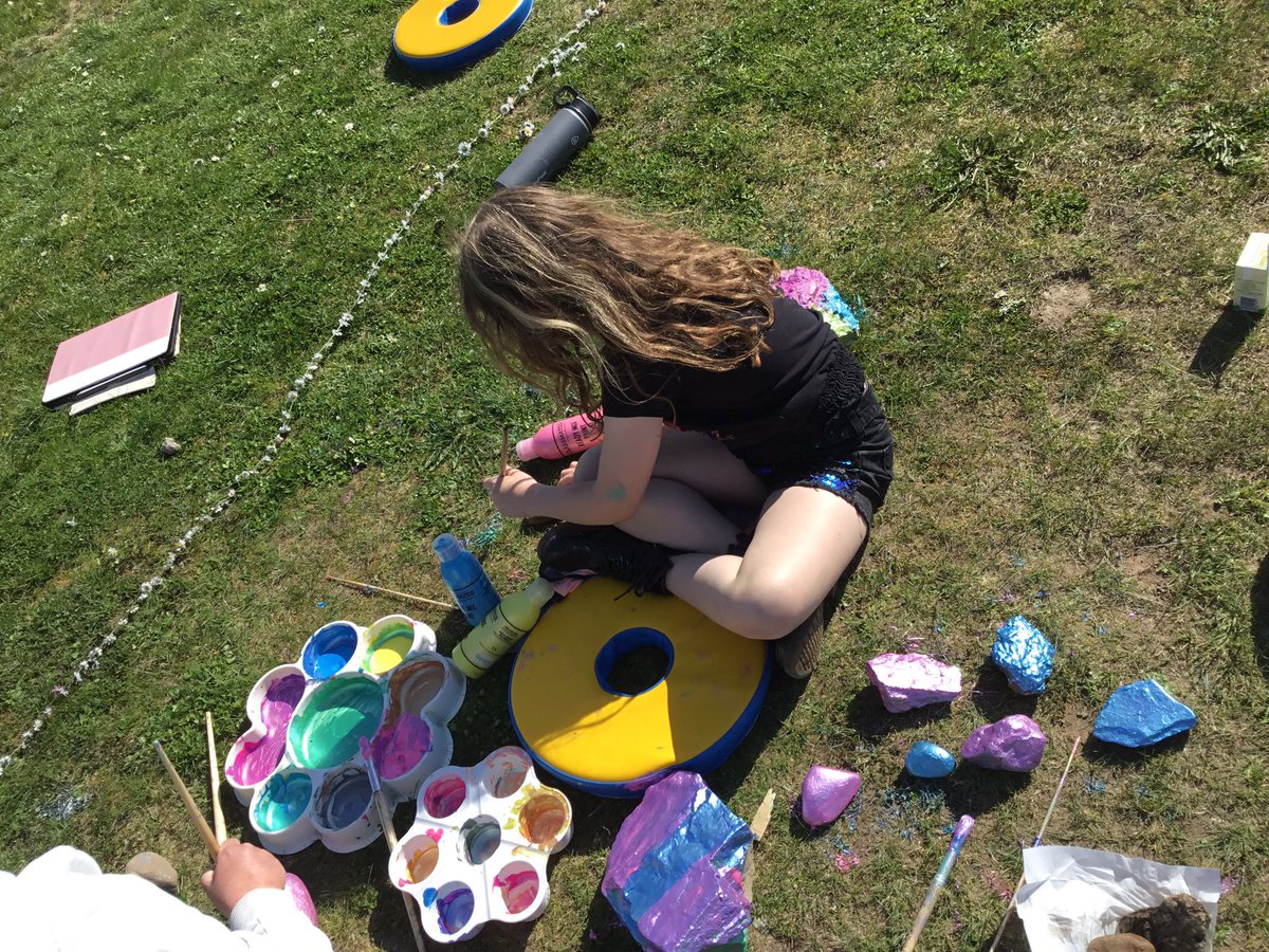 KeithHub1's tweet photo. Problem solving and shadow art outside this afternoon. A lovely sunny day to end another great week! https://t.co/QKerwEmFHP