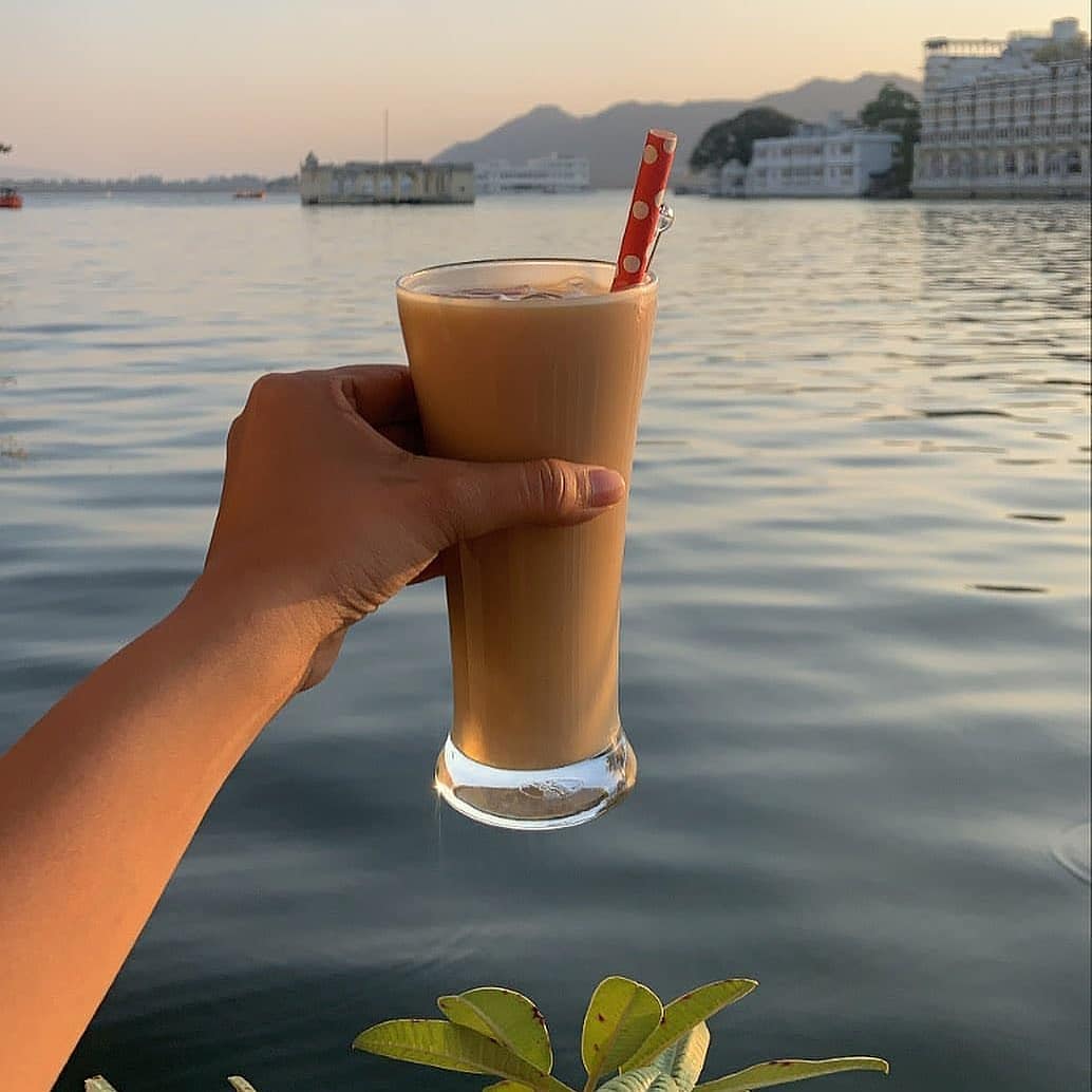 Coffee with a view 💛
.
.
#udaipurworld 
#udaipur #travelindia #tasteintravel #travelgram #travelgirl #travelblogger #cafestagram #udaipurtrip  #appetitejournal #udaipurfoodies #droolclub #feedfeed #udaipurbeats #jaipurfoodblogger #foodblogfeed #foodblogger #indianfood #foodlover