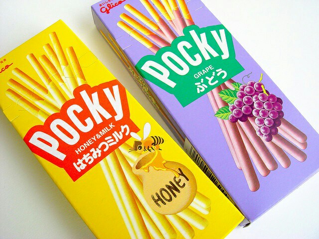 Поки сладости. Шоколадные палочки pocky strawberry. Японские вкусняшки поки. Японские сладкие палочки pocky. Как выглядит поки.