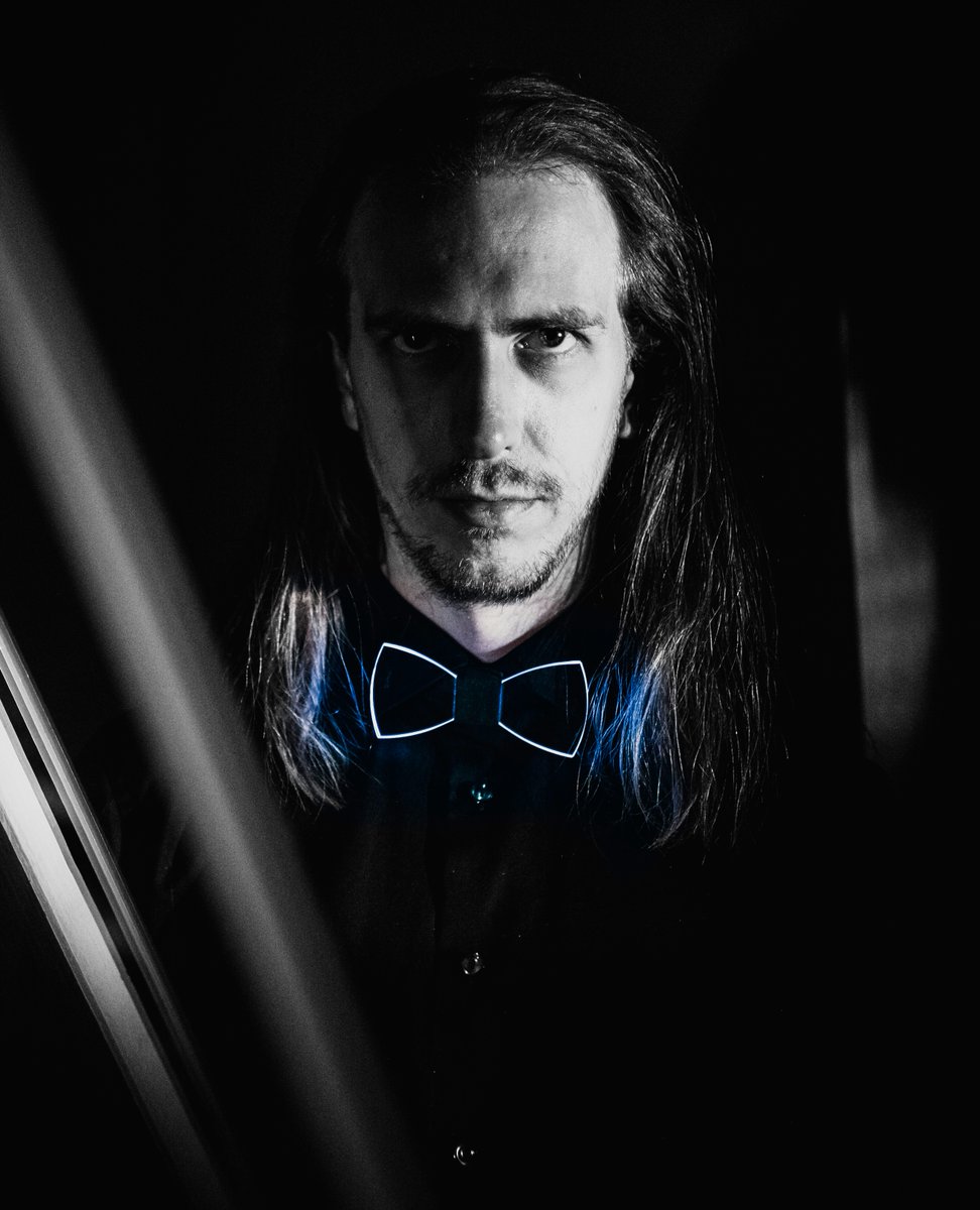 AxelThesleff's tweet photo. How do you like the led bow tie?🤵
📸 Pekka Keränen ig: @pekkakeranen
.
.
.
#motylum #bowtie #style #portrait #axelthesleff #electronicmusic https://t.co/sSdXfNhBNL