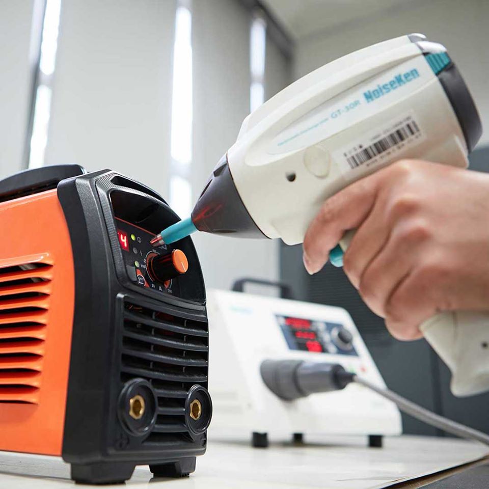 JasicTech's tweet image. Modern #welders and plasma cutters rely heavily on semiconductor technology. That&apos;s why antistatic properties is a crucial part of #JASICQuality. Our ESD test aims to examine how well our products can handle the &quot;microscopic lightning&quot; while unplugged or working. #JASIC