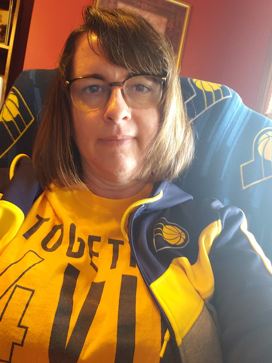 rebeccasuesmith's tweet photo. @PacersTeamStore @Pacers @VicOladipo #goldfriday #4VIC https://t.co/XvXjsf71pb