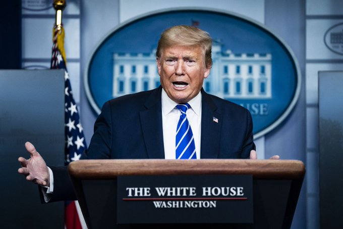 MarieSeiler6's tweet photo. Trump asked if disinfectants could be injected to kill the coronavirus inside the body. Doctors answered: ‘People …|. ⁦
@realDonaldTrump
⁩ will KILL you.    This November elect a real president. DUMP TRUMP https://t.co/giG7diQofT