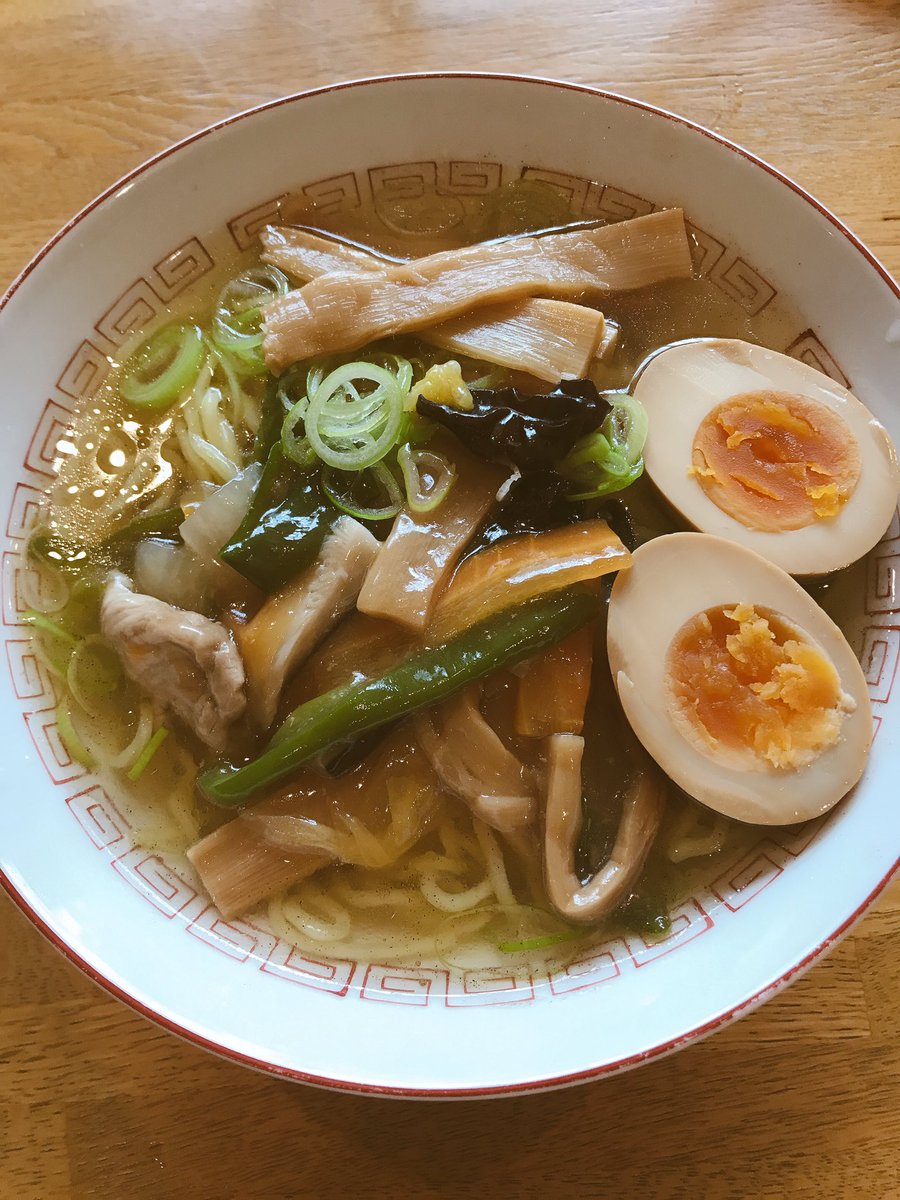 93Tottoko's tweet photo. @rei_chocomint 塩ラーメン。昨日の八宝菜の残りをトッピング。 https://t.co/MMr9KETjp8