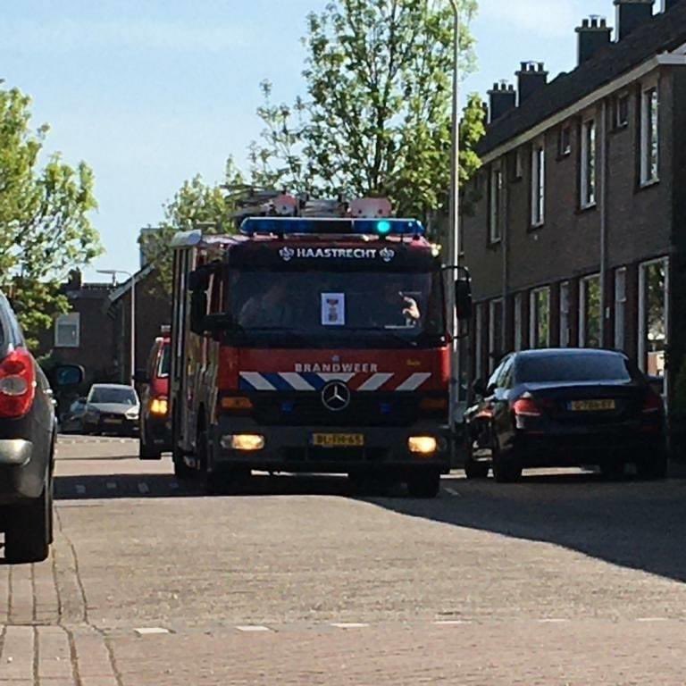 basverboom's tweet photo. Vandaag heeft collega @M_Vegt van @brwhaastrecht @BRW_HM een koninklijke onderscheiding gekregen voor 20 jaar vrijwillig werk bij de brandweer. Marco werd vanmorgen gebeld met dit mooie nieuws en gefeliciteerd door burgemeester en @Roelcazemier van @Krimpenerwaard 🎖🎉🚒 https://t.co/GdYODK2uMf