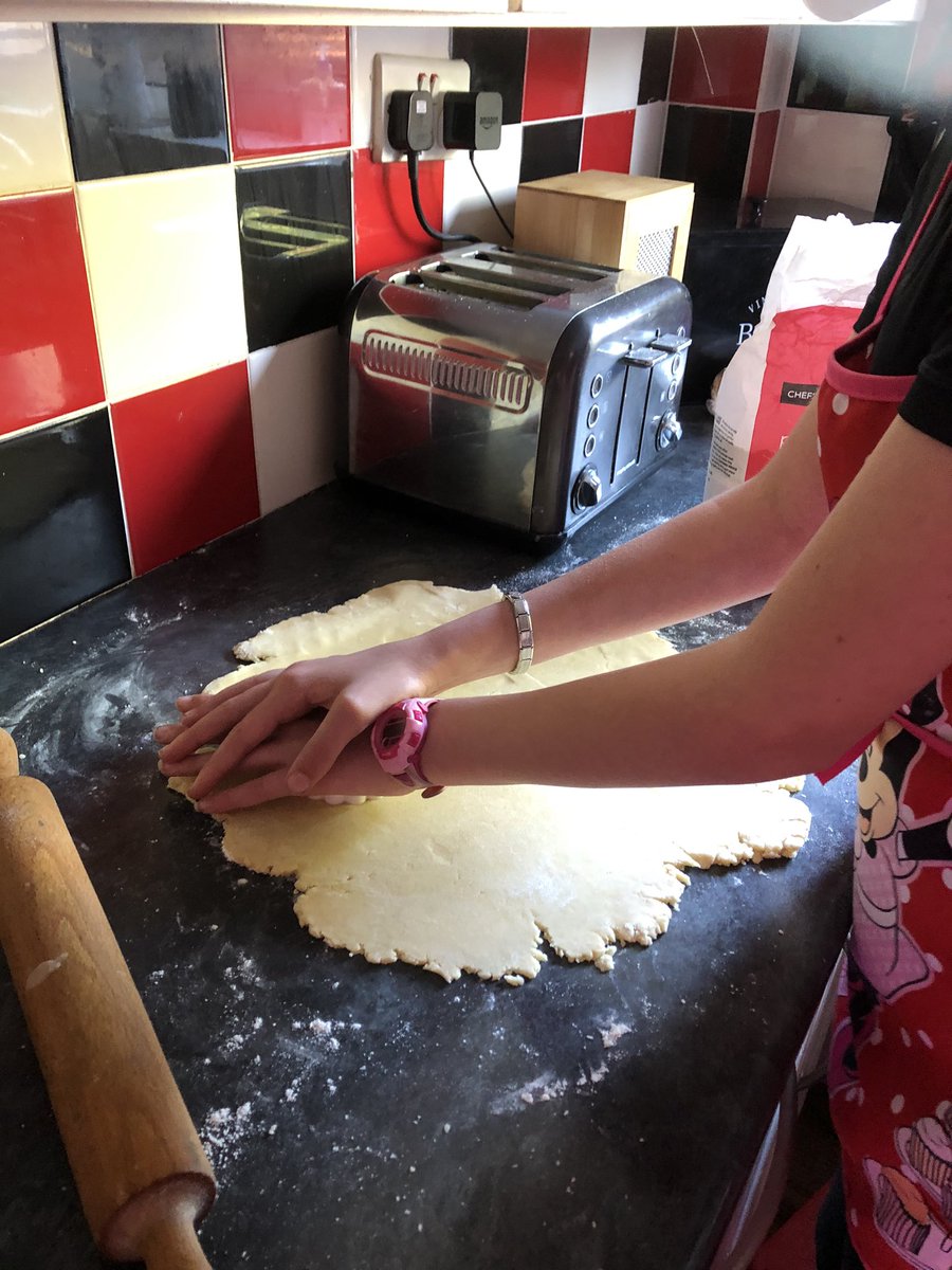 kimmiller30's tweet photo. @stgac12 @stgac_11 Chloe made some jam and lemon tarts for the first time and I tested them and I must say they was soooo nice she wanted me to show you https://t.co/xOstWvs5c7