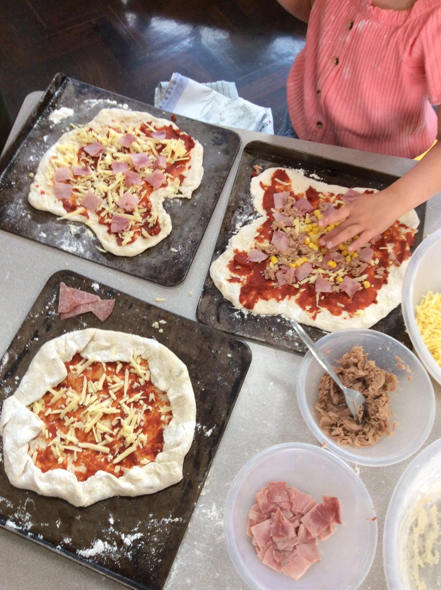 HYear5's tweet photo. Another wonderful week in school featuring scavenger hunts, homemade pizzas and birthday cards to Captain Tom. The children have been fantastic this week and have commented that their favourite thing of all has been making news friends. https://t.co/RePuF7vuRQ