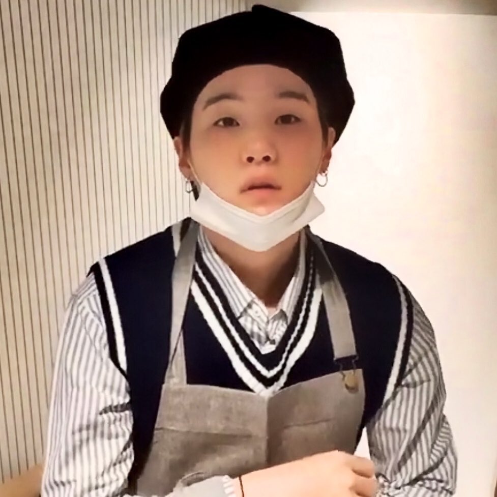 melonajoon's tweet photo. see this is what i was hoping for going into an art major but there are ZERO cute boys who dress well like this,, shouldve just gone into education.. https://t.co/lytd3fQWvS