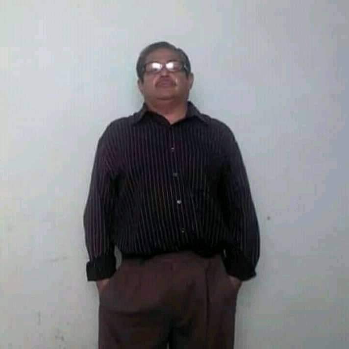 JulioMa78903209's tweet photo. Don Elías todo un viejo caliente  gustan ? https://t.co/COk3GbmB9f