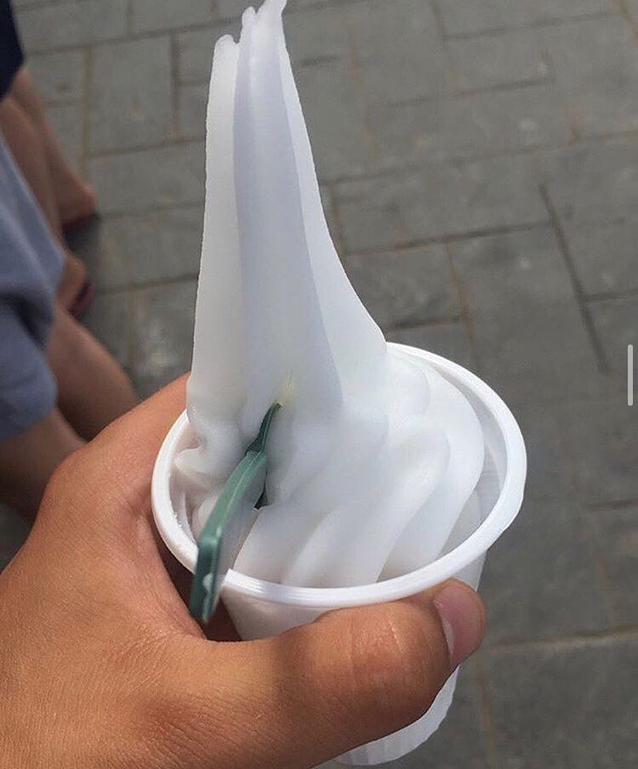 AlgeriensRoyale's tweet photo. Lacrem c’est la base en Algérie c’est la meilleure 😂🇩🇿 #Ramadan2020 #algerie https://t.co/zHP47F5t0m