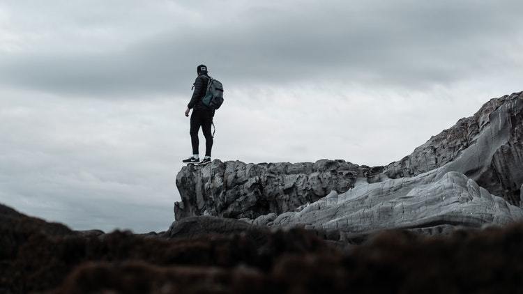 A Beginner's Guide to Hiking! aminearlythereyet.com/a-beginners-gu…