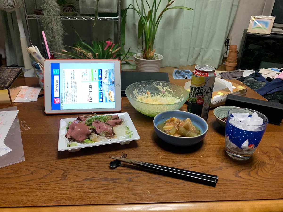 quzillayama's tweet image. 北一硝子のサラダボウル。
北一硝子の箸置き。
アプリはFMおたる。
ここは愛知県小樽市。

#小樽よいとこ　#小樽酔いとこ