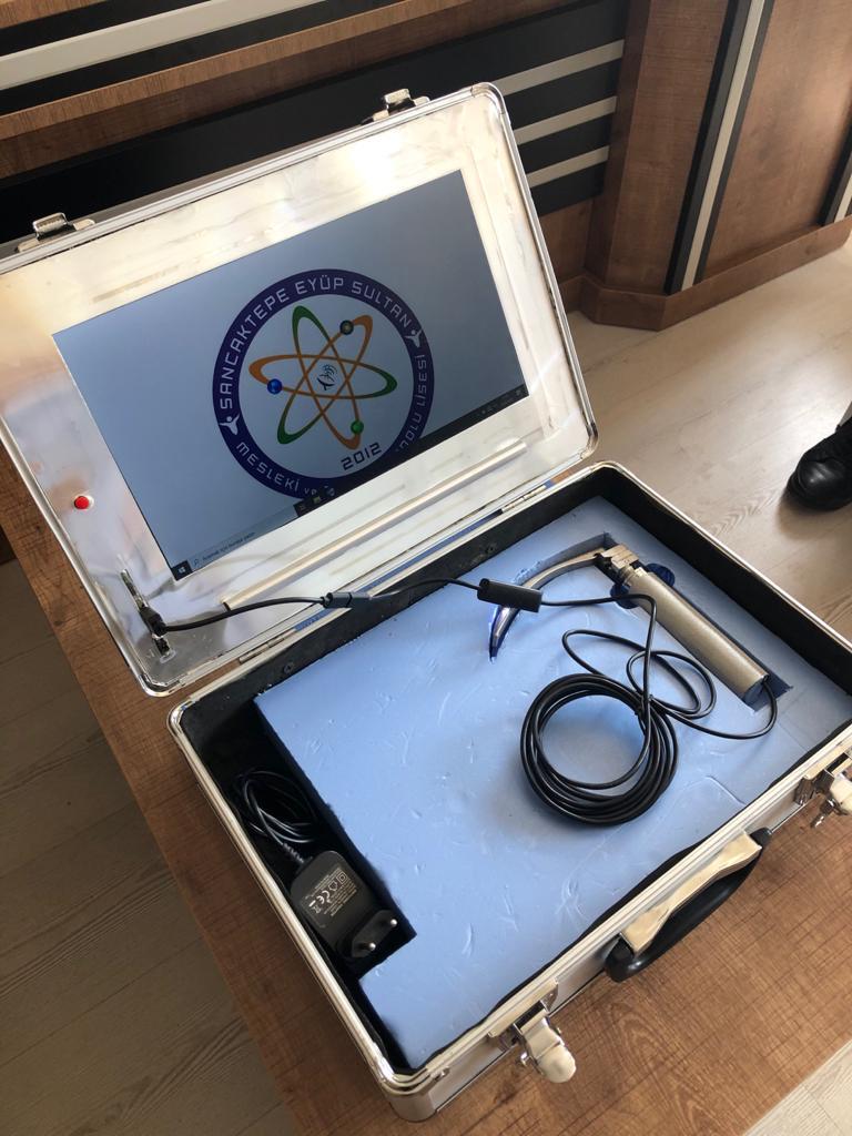 ziyaselcuk's tweet photo. Koronavirüsle mücadelenin koruyucu meleği olan Meslek Liselerimiz, bu kez sağlıkçılarımızın sağlığı için üretti

Öğretmenlerimiz, yazılımını kendileri geliştirdikleri ‘Video Laringoskop' cihazını üretmeyi başardı

Tüm arkadaşlarıma yürekten teşekkürler👏

https://t.co/9A4CGka4p6 https://t.co/OnDDkjR9A5