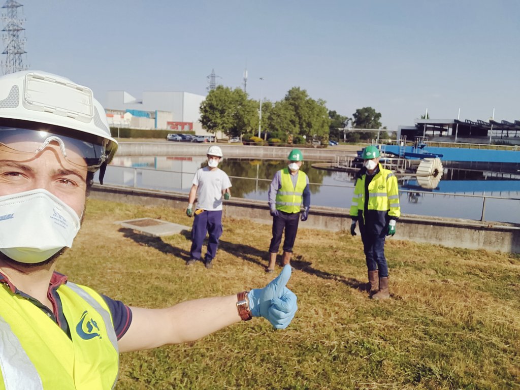 G__Haar's tweet photo. Visite de la STEP de Saint-Fons avec @PegoudV et @CTeyssonnieres
L'occasion de constater avec les collègues du @GroupeSaur qu'il y a encore beaucoup trop de lingettes venant perturber le bon fonctionnement des installations ! Vos WC ne sont pas des poubelles à lingettes ! https://t.co/Cq6fJHq96P