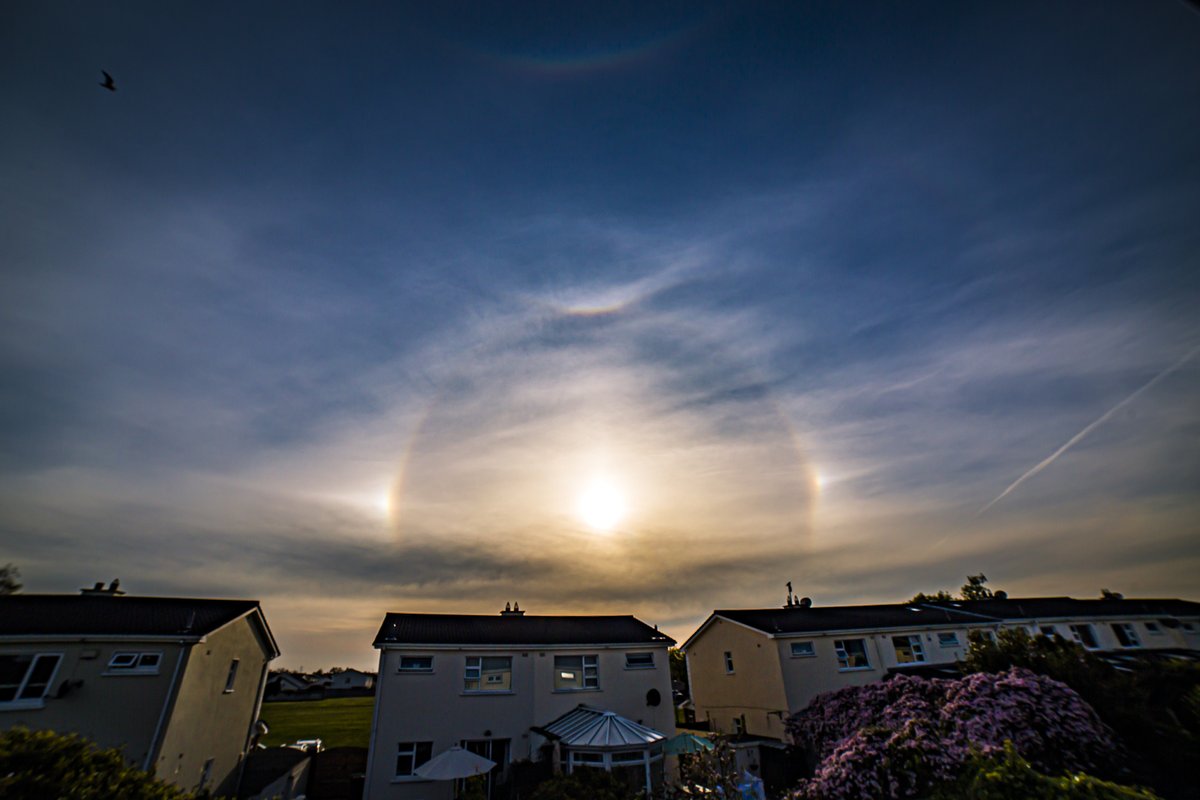 davidgerulis's tweet photo. Did you see the #Halo (#SunDog) yesterday? I caught one outside of my window in #Celbridge ! Full version: https://t.co/JDqGdEO4nk #ireland #kildare #photography #sunset #dublin https://t.co/WpOllU5ltM