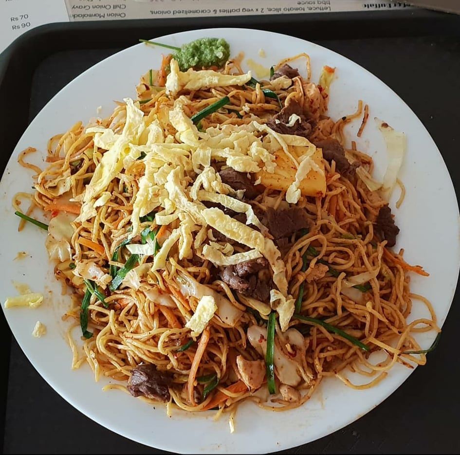 Plaisirs culinaires : Des « mines frais » maison #Recette #ilemaurice #mauritius #nouilles #minesfrais #plaisirsculinaires bit.ly/2Y2EmRy