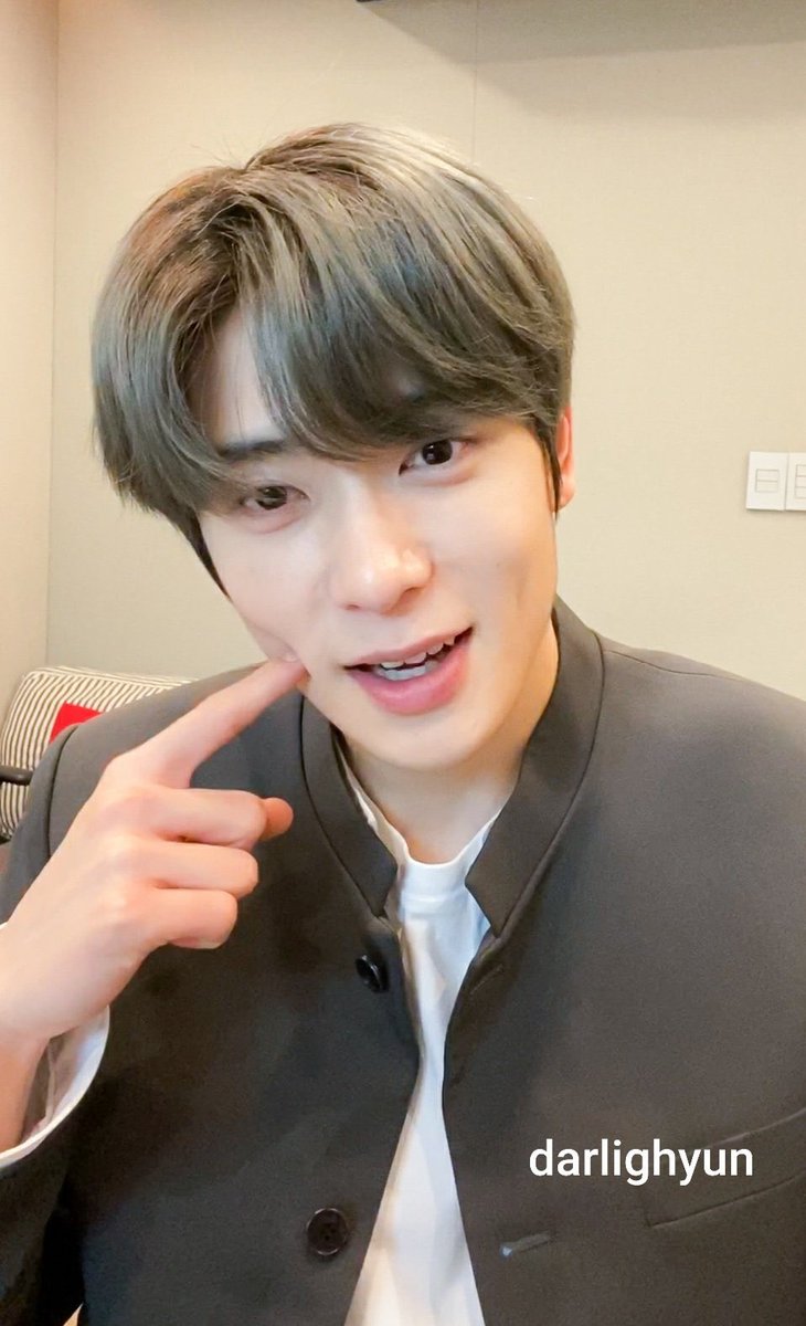 ดูเค้าจิ้มลักยิ้มตัวเองให้ดูดิ น่ารักมากㅠㅠㅠㅠㅠㅠㅠㅠㅠㅠㅠㅠㅠ