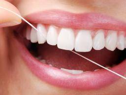 Maintaining good #OralHealth during lockdown is essential - and #flossing is a big part of keeping your teeth happy.

While they're not for everyone, a water-flosser is easy to use, especially for people with #braces, or other types of #dental work.

medicalnewstoday.com/articles/31599…