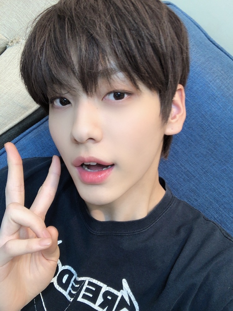 TXT_members tweet picture