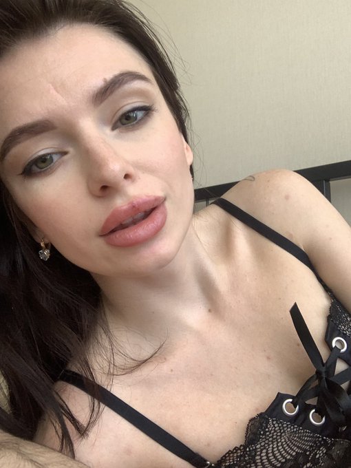 Hi boys I m online)) welcome to my room https://t.co/9HB5dkFaAI @chaturbate @ChaturbateBabes @chaturbate_eu