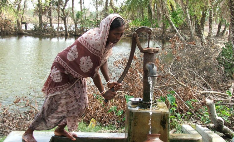 indiawater's tweet photo. In order to face the water crisis looming the country, conservation measures such as rainwater harvesting and recharging of groundwater need to be generally well established in both rural and urban areas https://t.co/qEUVPlSkOU
#rainwaterharvesty #groundwater #watercrisis https://t.co/gqpPBG47d1