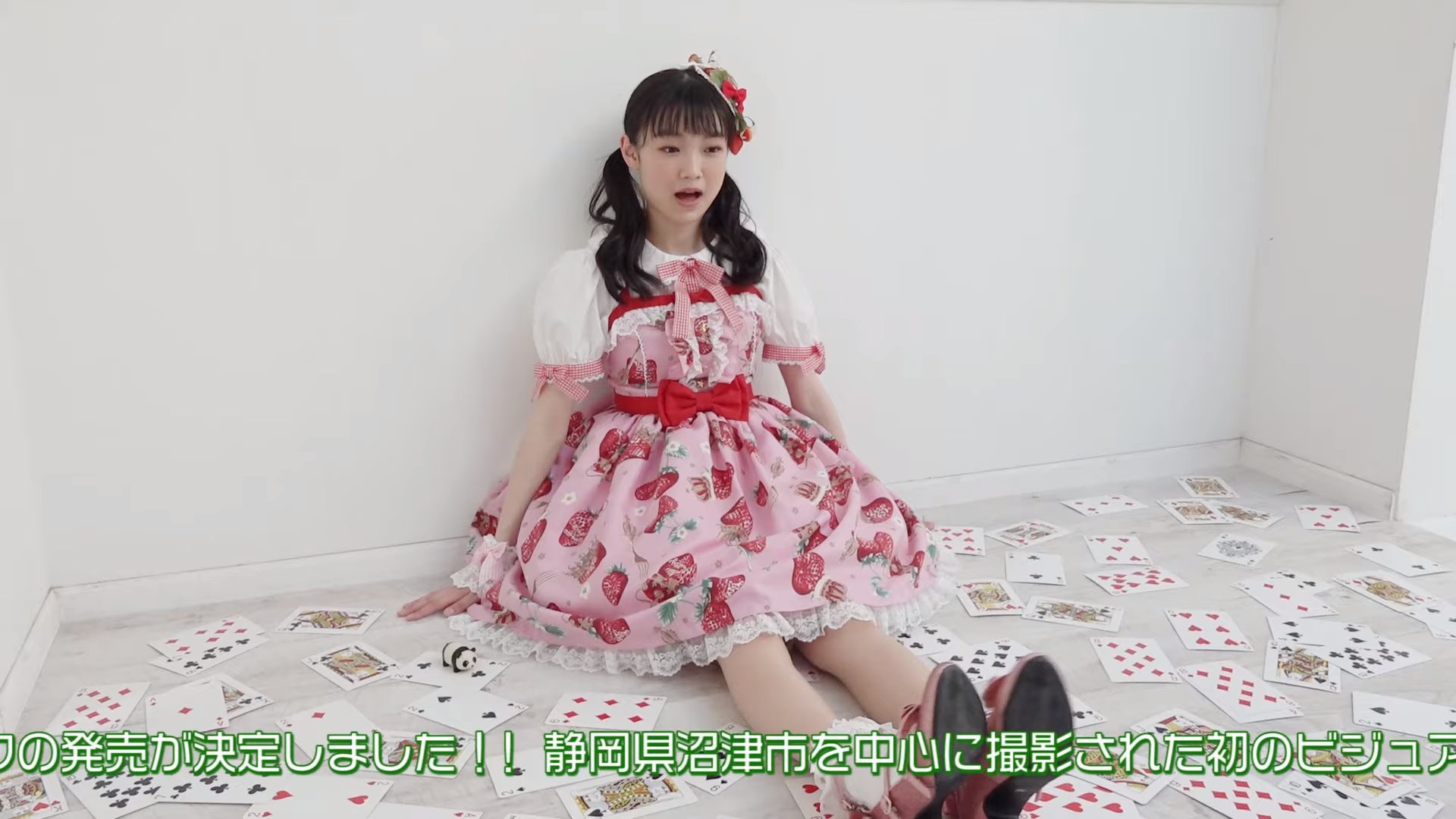 【56】山﨑愛生 キャンバスアート 51MPY4UzceL._UF350,350_QL50_.jpg
